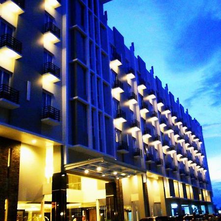 Orchardz Hotel Ayani بونتِياناك المظهر الخارجي الصورة