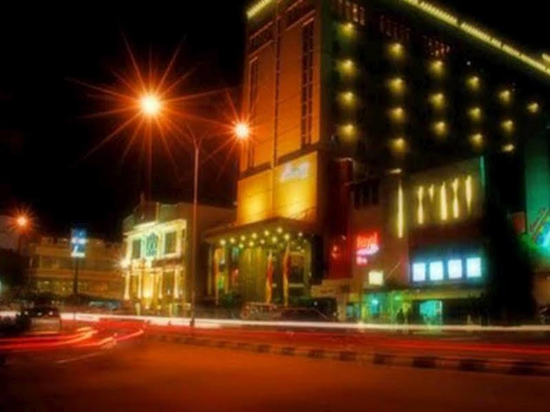 Orchardz Hotel Ayani بونتِياناك المظهر الخارجي الصورة