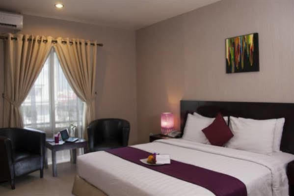 Orchardz Hotel Ayani بونتِياناك المظهر الخارجي الصورة