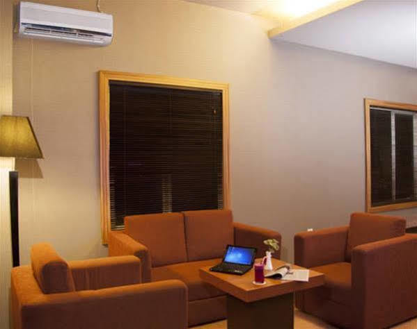 Orchardz Hotel Ayani بونتِياناك المظهر الخارجي الصورة