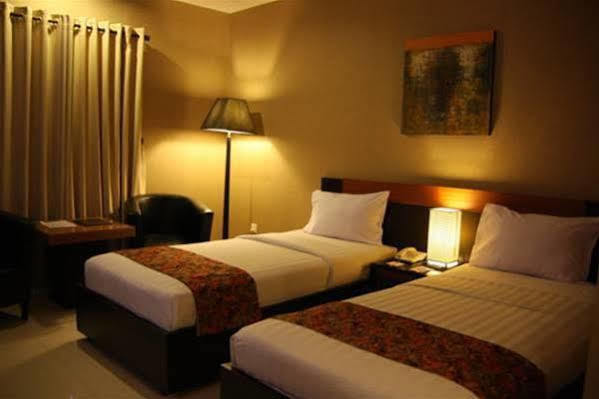 Orchardz Hotel Ayani بونتِياناك المظهر الخارجي الصورة