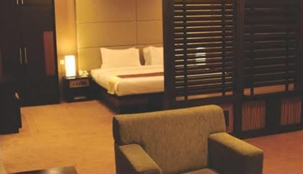 Orchardz Hotel Ayani بونتِياناك المظهر الخارجي الصورة