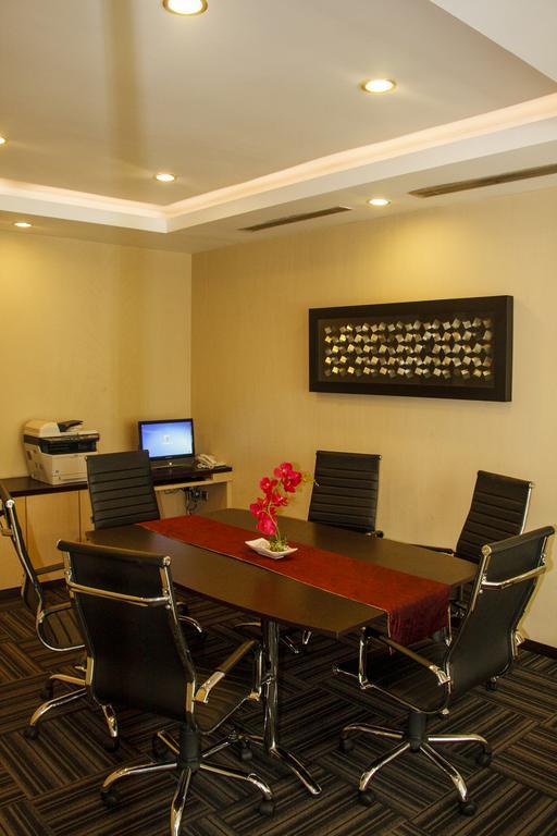 Orchardz Hotel Ayani بونتِياناك المظهر الخارجي الصورة