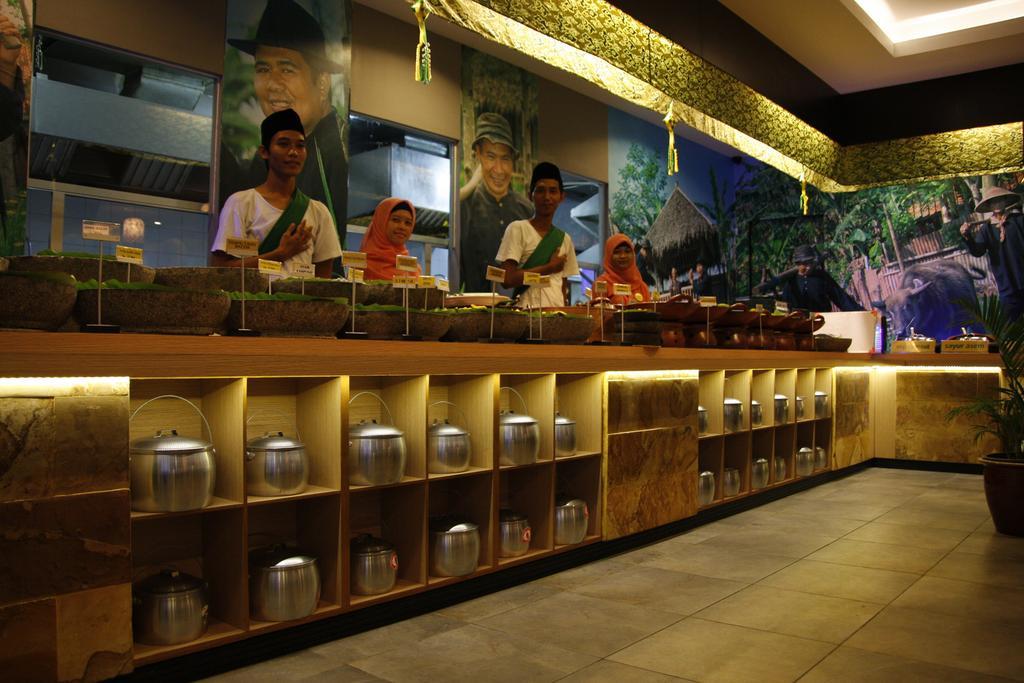 Orchardz Hotel Ayani بونتِياناك المظهر الخارجي الصورة